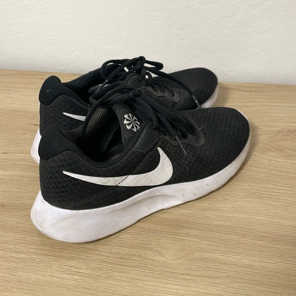 Nike Black Athletic Shoes Size 7